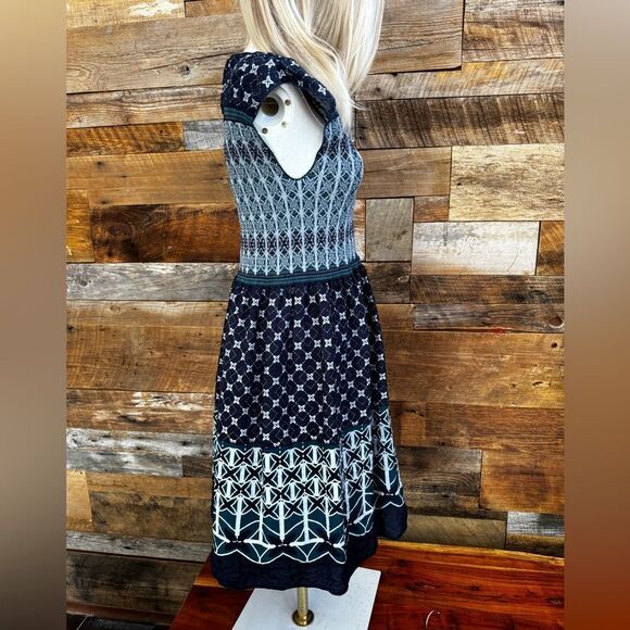 MAX STUDIO Fit and Flare, Smocked Navy colored Mini Dress  EUC sz L - Picture 4 of 11